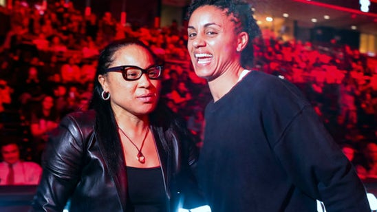 Dawn Staley has Philadelphia homecoming to remember