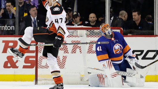 Lindholm completes hat trick in OT as Ducks beat Isles 5-4 (Dec 21, 2017)