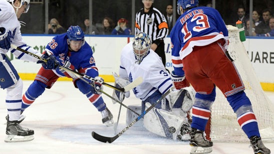 Auston Matthews returns, helps Maple Leafs beat Rangers 3-2 (Dec 23, 2017)