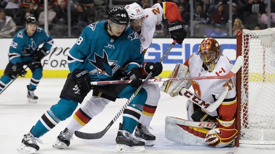 Sharks rally to beat Flames on Donskoi's shootout goal (Dec 28, 2017)