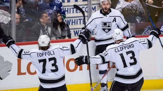 Doughty scores in 3rd to lift Kings over Canucks 4-3 (Dec 30, 2017)