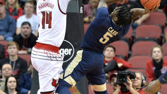 Pitt coach calls out Louisville fan in 77-51 loss (Jan 02, 2018)