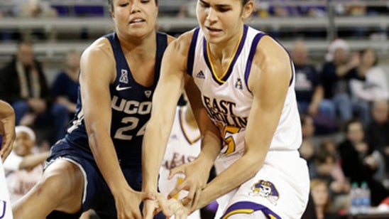 No. 1 UConn women stay perfect, rout ECU, 96-35 (Jan 03, 2018)
