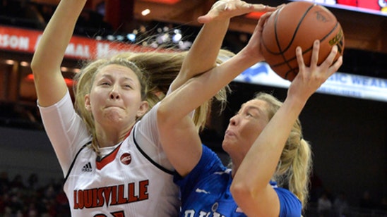 No. 3 Louisville survives late rally by No. 17 Duke, 66-60 (Jan 04, 2018)
