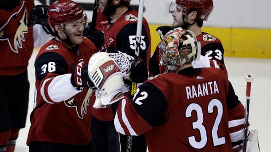 Fischer scores in OT, Coyotes beat Predators 3-2 (Jan 04, 2018)