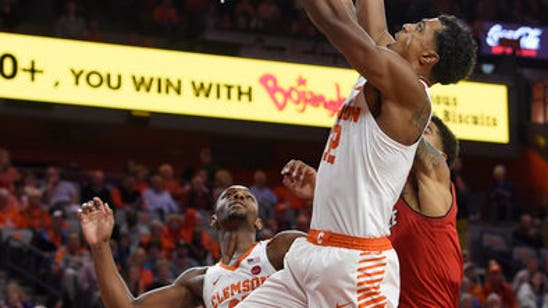 Reed's 24 leads No. 25 Clemson past Louisville 74-69 in OT (Jan 06, 2018)