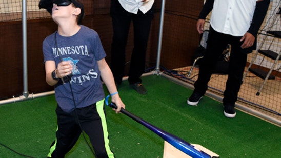 Twins fans meet Pineda, but have to wait to see him pitch