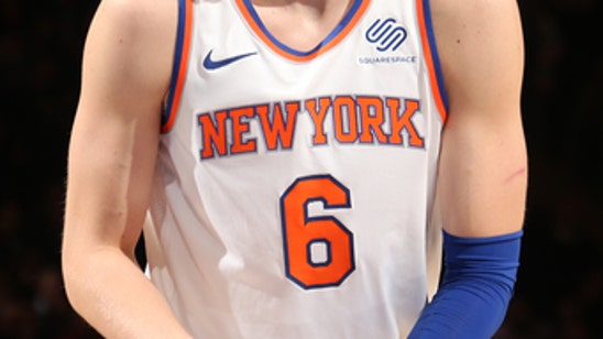 Knicks’ Porzingis leaves with apparent left knee injury
