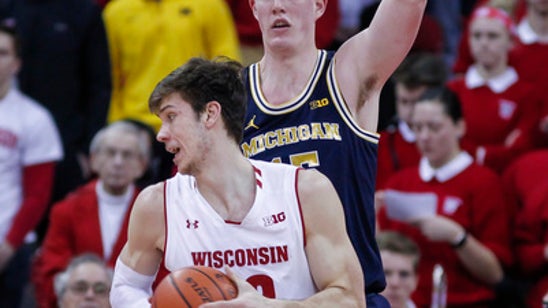 Hot-shooting 1st half helps No. 20 Michigan beat Wisconsin