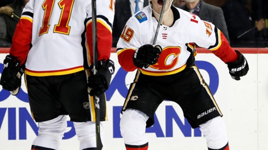 C Mikael Backlund signs 6-year contract to stay with Flames