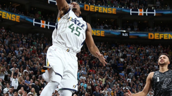 Jazz rally in 4th quarter, edge Spurs for 10th straight win