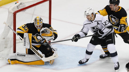 Penguins beat Kings 3-1 for 10th straight home win