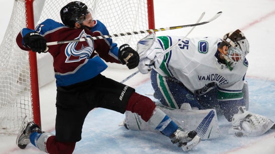 MacKinnon has 2 goals and assist, Avalanche beat Canucks 3-1