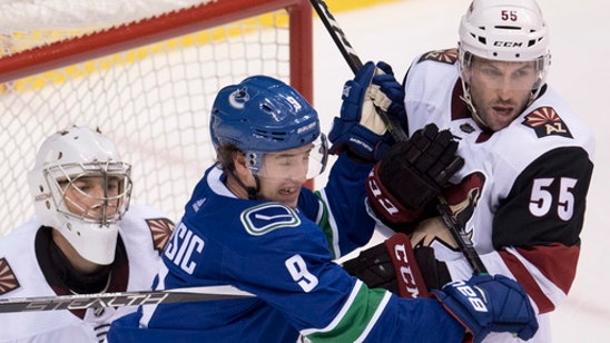 Stepan’s late goal lifts Coyotes over Canucks 2-1