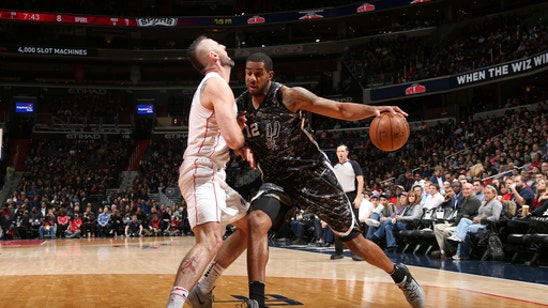 Aldridge leaves Spurs’ game at Wizards with knee injury