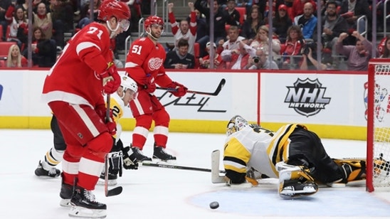 Glendening scores twice to lift Red Wings over Penguins 5-2