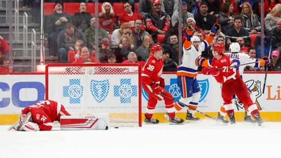 Tavares scores in OT as Islanders rally past Red Wings, 4-3