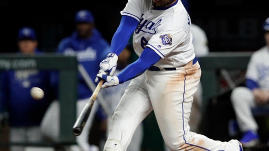 Junis carries no-no into seventh, Royals rout Mariners 10-0