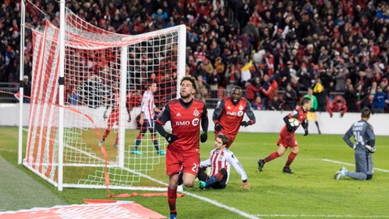 Chivas wins 2-1 at Toronto in 1st leg of CONCACAF final