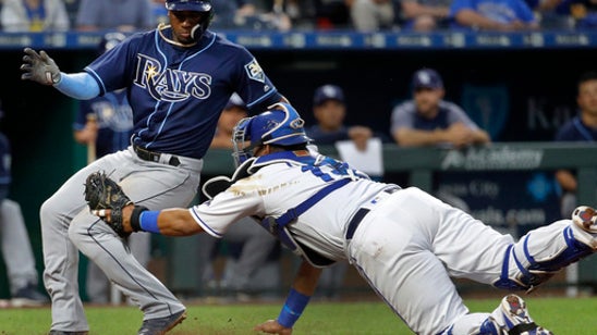 Hechavarria shimmies past Perez at plate, Rays beat Royals