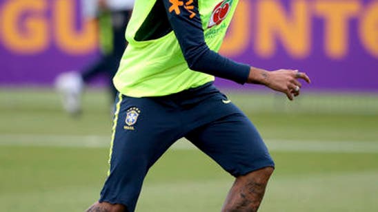 Neymar to play vs. Austria; Fred injured in Brazil training