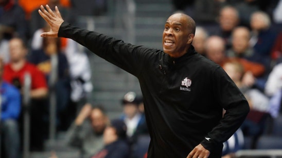 Detroit hires ex-Indiana and Texas Southern coach Mike Davis