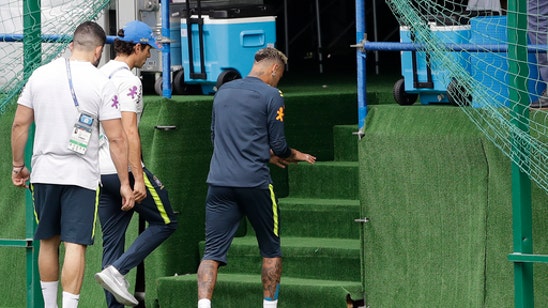 Neymar returns to practice, Brazil guarantees he is ready