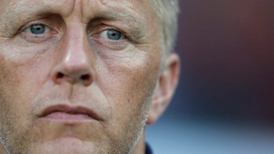 Iceland coach turns off cellphone to focus on Croatia