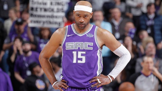 AP source: Hawks agree to deal with Vince Carter