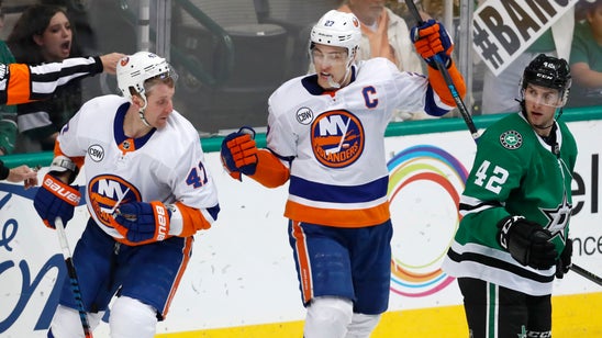 Lee scores tiebreaking goal in 3rd, Islanders beat Stars 3-1