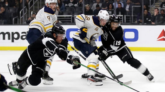 Hutton notches 2nd straight shutout, Sabres beat Kings 3-0