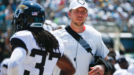 Jags lose Foles with broken collarbone; Chiefs' Hill hurt