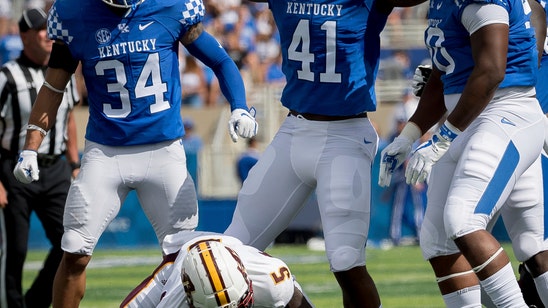 Kentucky overcomes 4 turnovers, beats Central Michigan 35-20