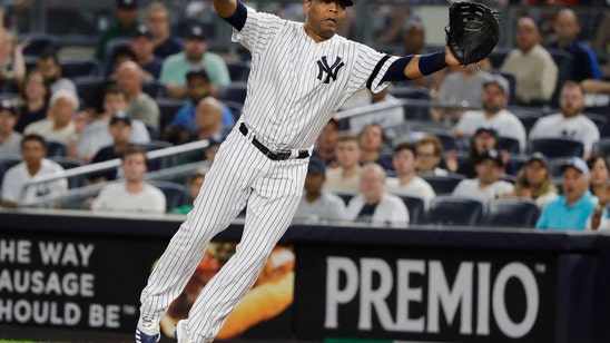 Yankees' Encarnación breaks wrist, Hicks hurts elbow