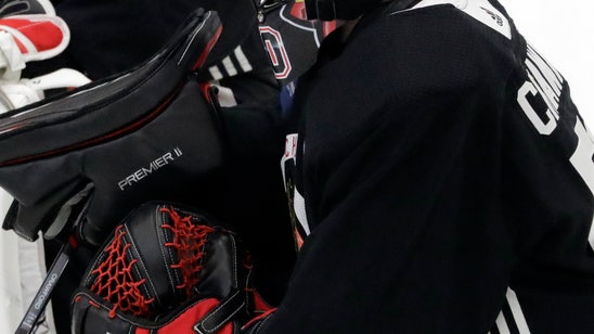 Blackhawks defensemen Murphy, Seabrook out with injuries