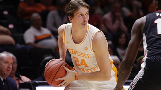 Bowden helps No. 3 Tennessee pound Georgia 96-50