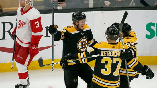 Pastrnak gets hat trick, Bruins rout winless Red Wings 8-2
