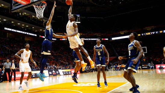 No. 5 Tennessee clamps down on defense to beat Georgia Tech