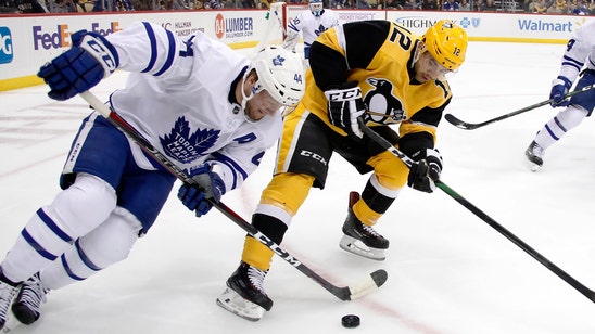 Kahun scores twice, Penguins rout Maple Leafs 6-1