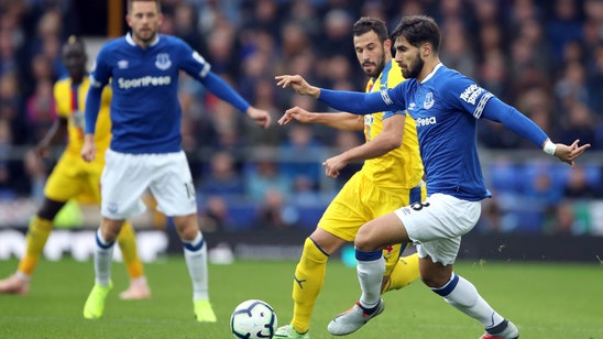 Everton wins 3rd straight EPL game with late goals vs Palace