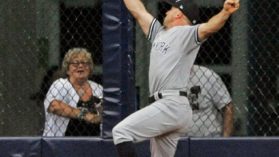 Aaron Hicks hurts hamstring as Yankees beat Rays 4-1