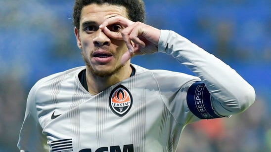 Taison keeps Shakhtar Donetsk alive in Champions League