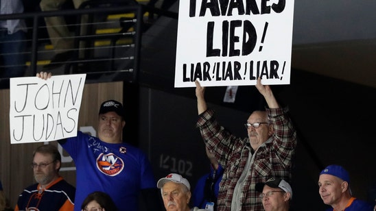 Cizikas helps Islanders beat Leafs 6-1 in Tavares’ return