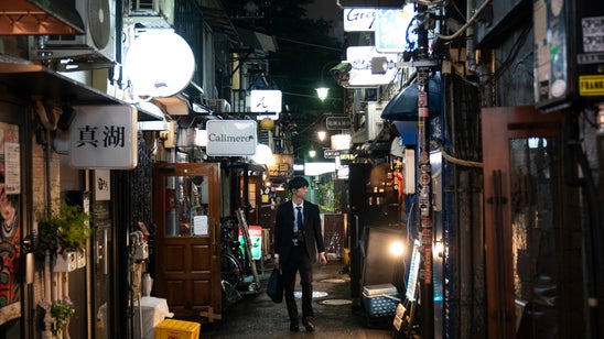 PHOTOS: Making most of small spaces in Tokyo's Golden Gai