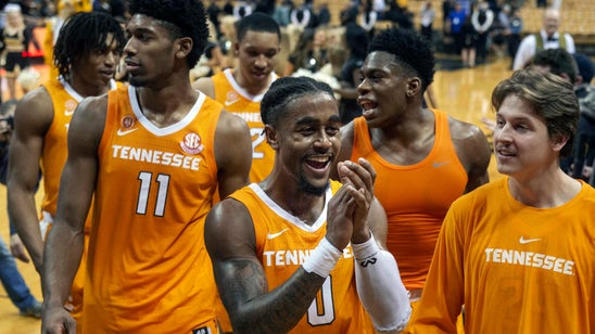 No. 3 Tennessee establishes itself as favorite in SEC race