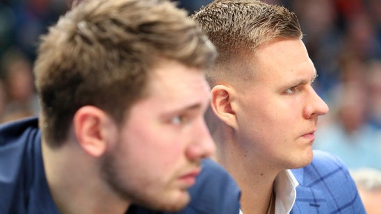 Porzingis rejoins Mavs after missing 10 games with sore knee