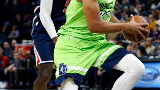 Towns scores 40, leaves Wolves’ win with injury