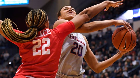 Top-ranked UConn bounces back from loss, routs Houston 91-51