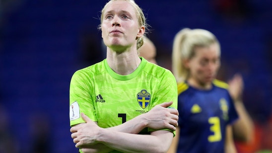 Goalkeeper Lindahl's efforts not enough, Sweden falls short