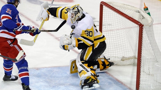 Murray stays unbeaten in NYC as Penguins top Rangers 5-2